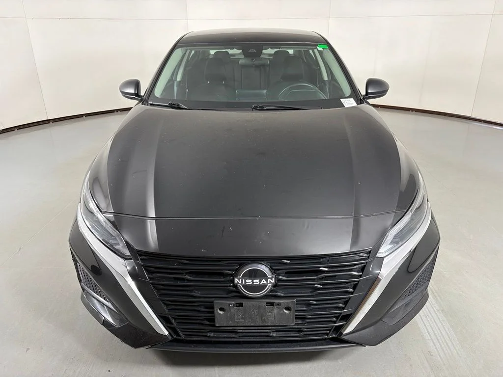 Used 2024 Black Nissan 2.5 SV image 3