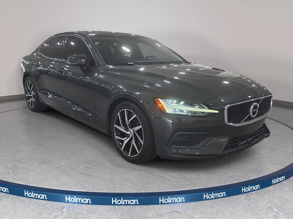 Used 2020 Pine Gray Metallic Volvo T6 Momentum image 4