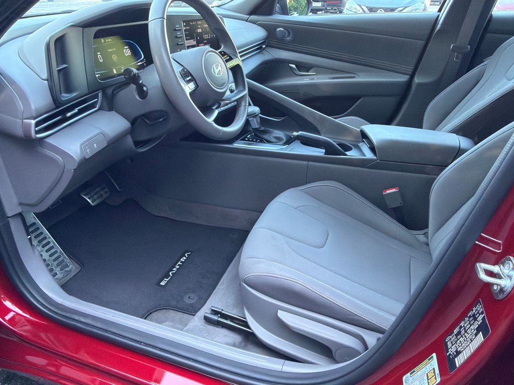 2025 Hyundai Elantra SEL - Photo 9