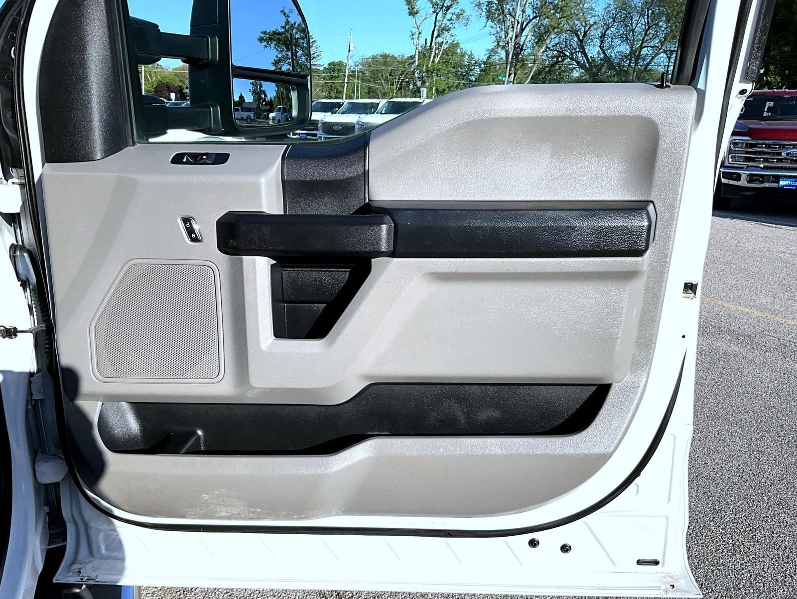 Used 2017 White Ford XL image 18