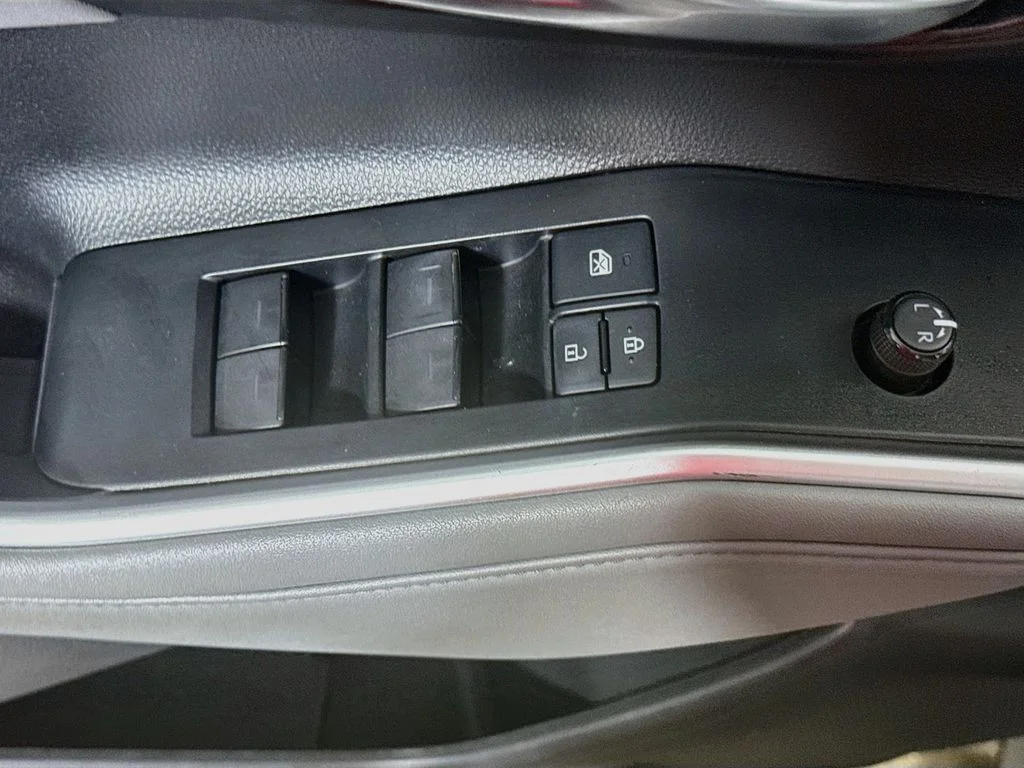 Used 2022 Moon Dust Toyota Hybrid XLE image 16