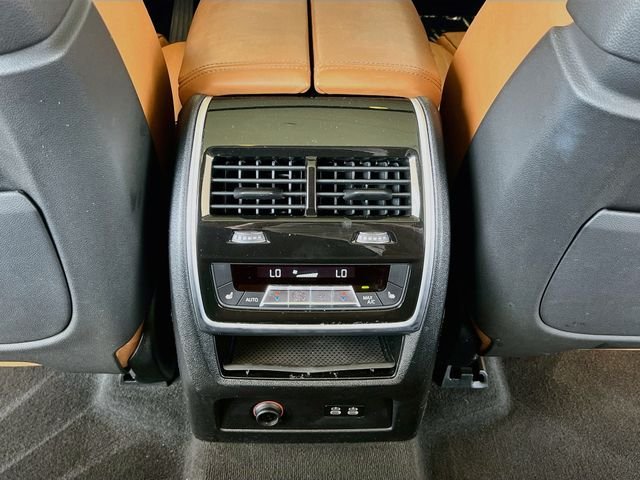 Used 2022 Black BMW xDrive40i image 29