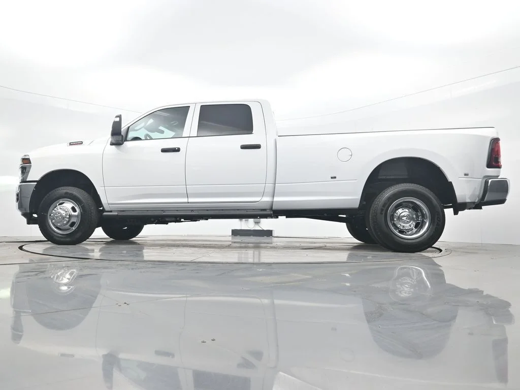 New 2026 Bright White Clear-Coat Exterior Paint RAM Tradesman image 41
