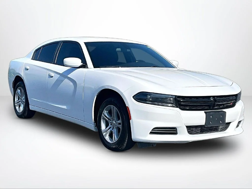 Used 2022 White Dodge SXT image 11