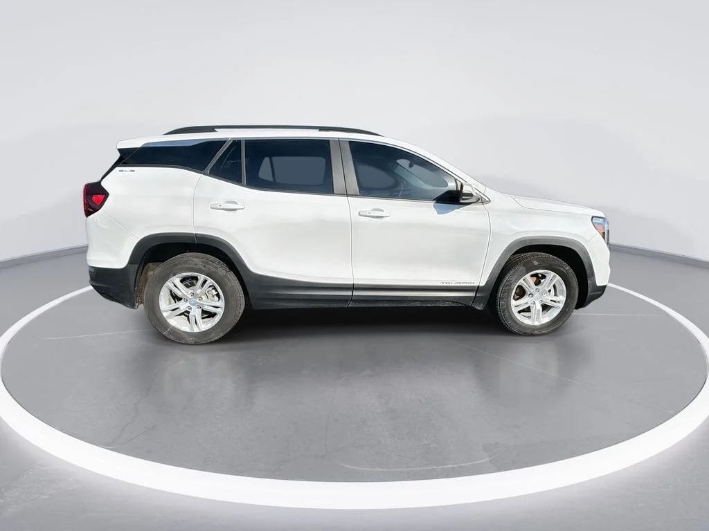Used 2023 White GMC SLE image 9