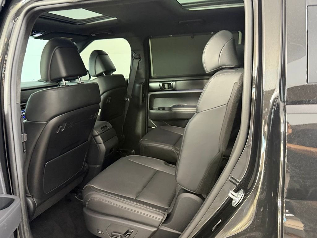 Used 2025 Black Hyundai Calligraphy image 28