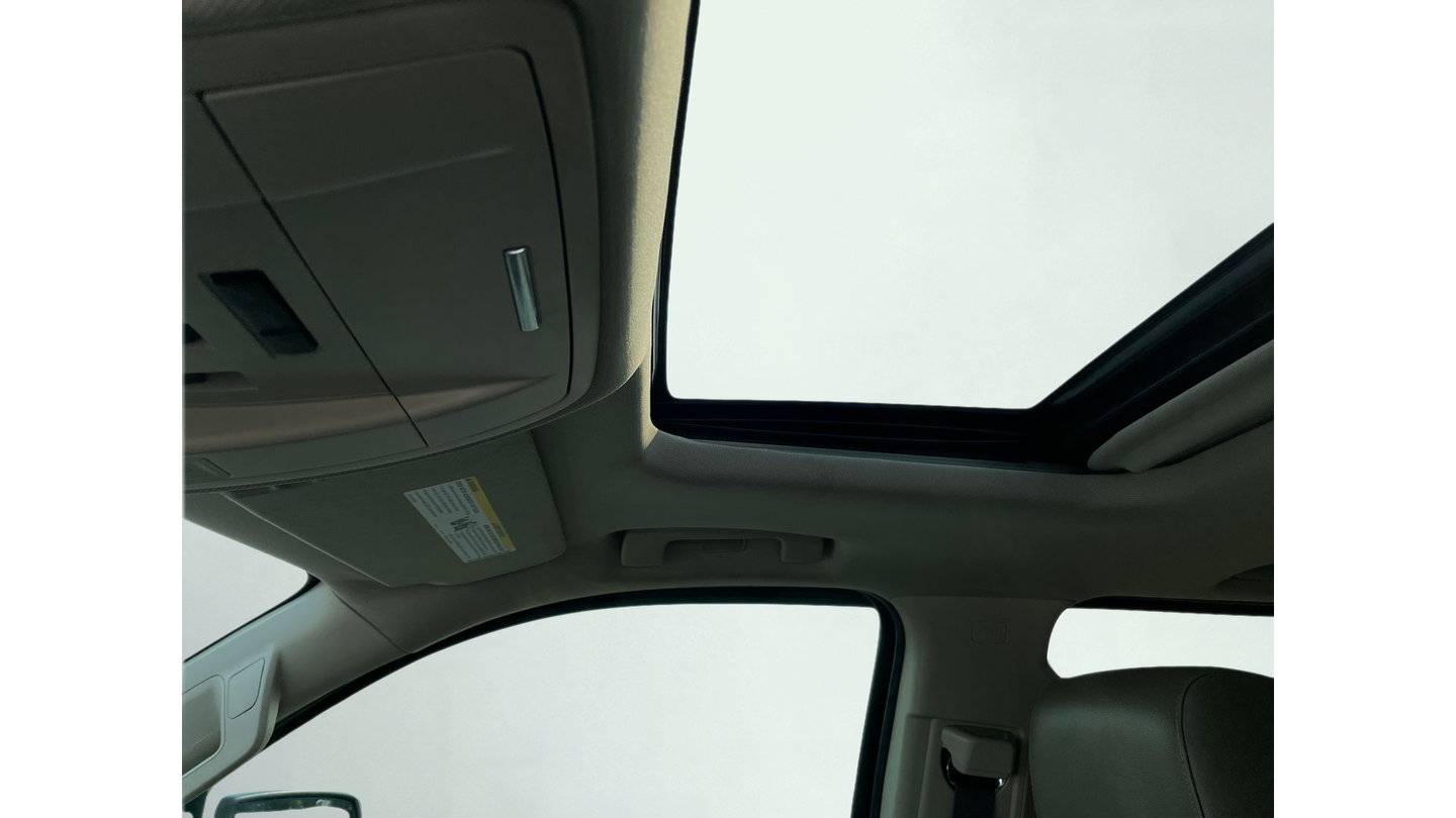 Used 2017 White GMC SLT image 10