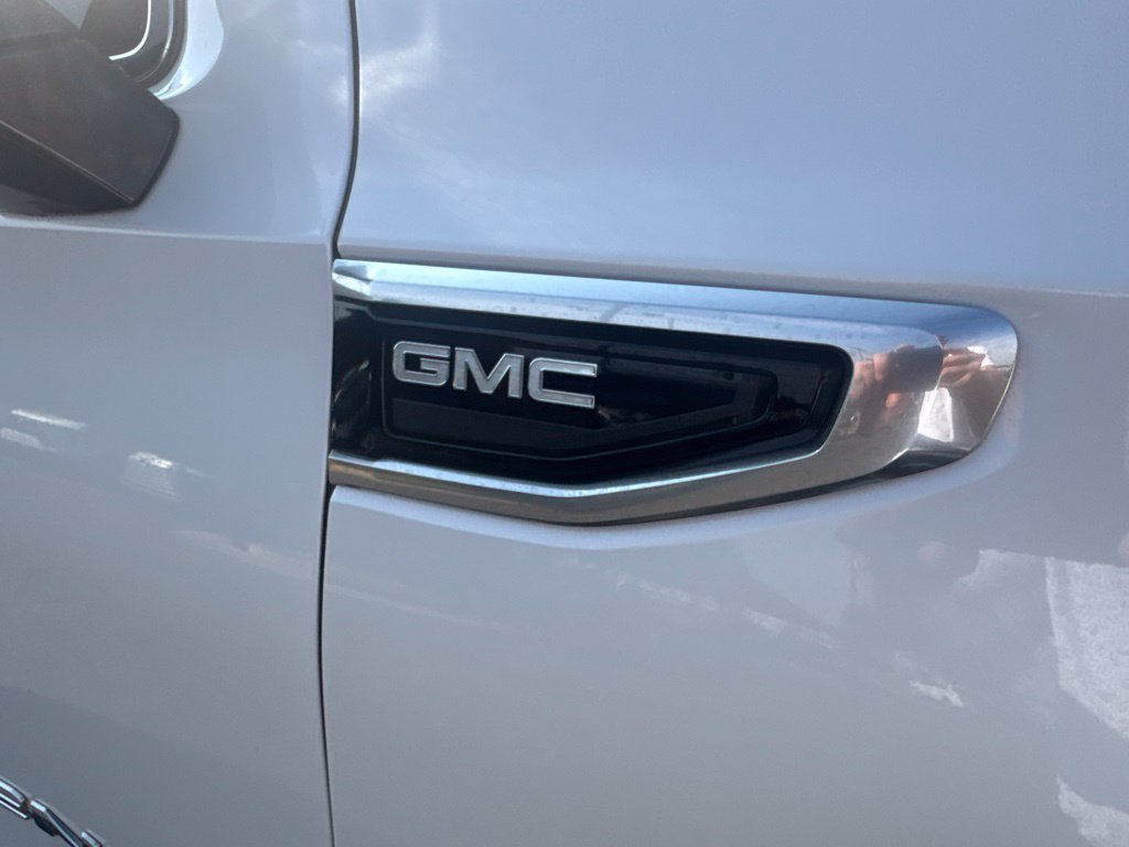 Used 2021 White GMC Denali image 5