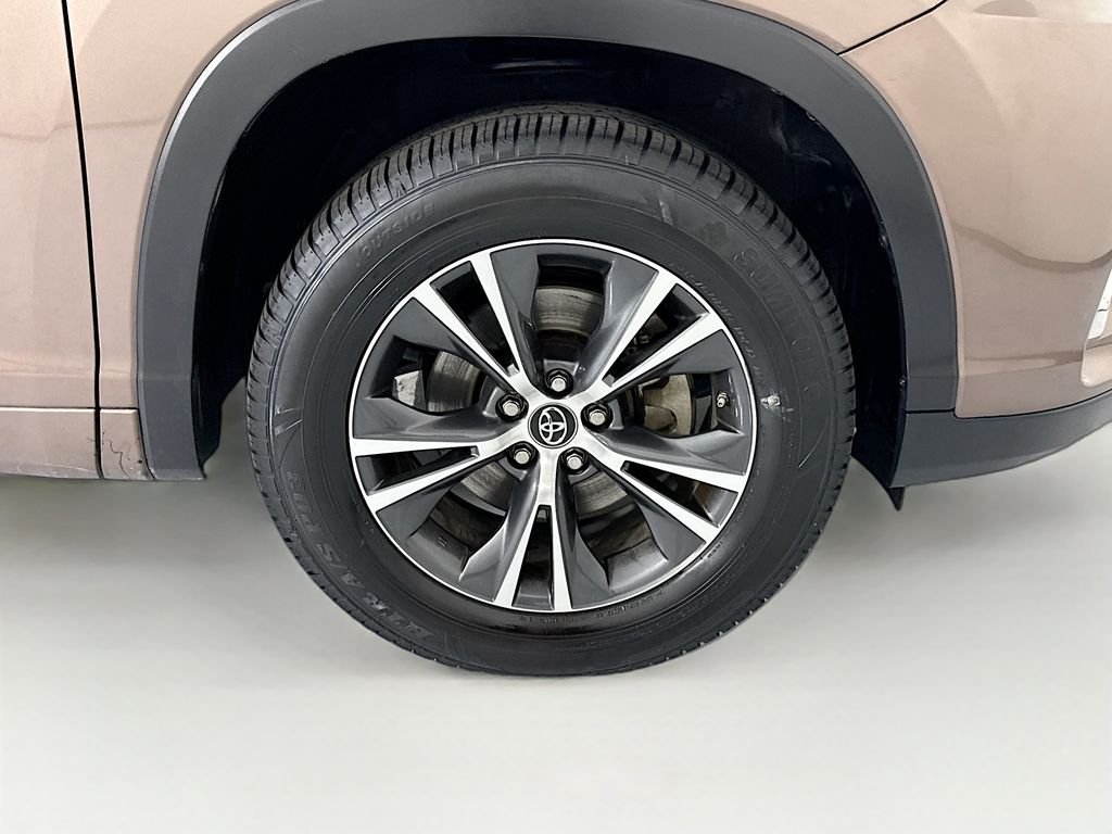 Used 2018 Walnut Toyota LE Plus image 32