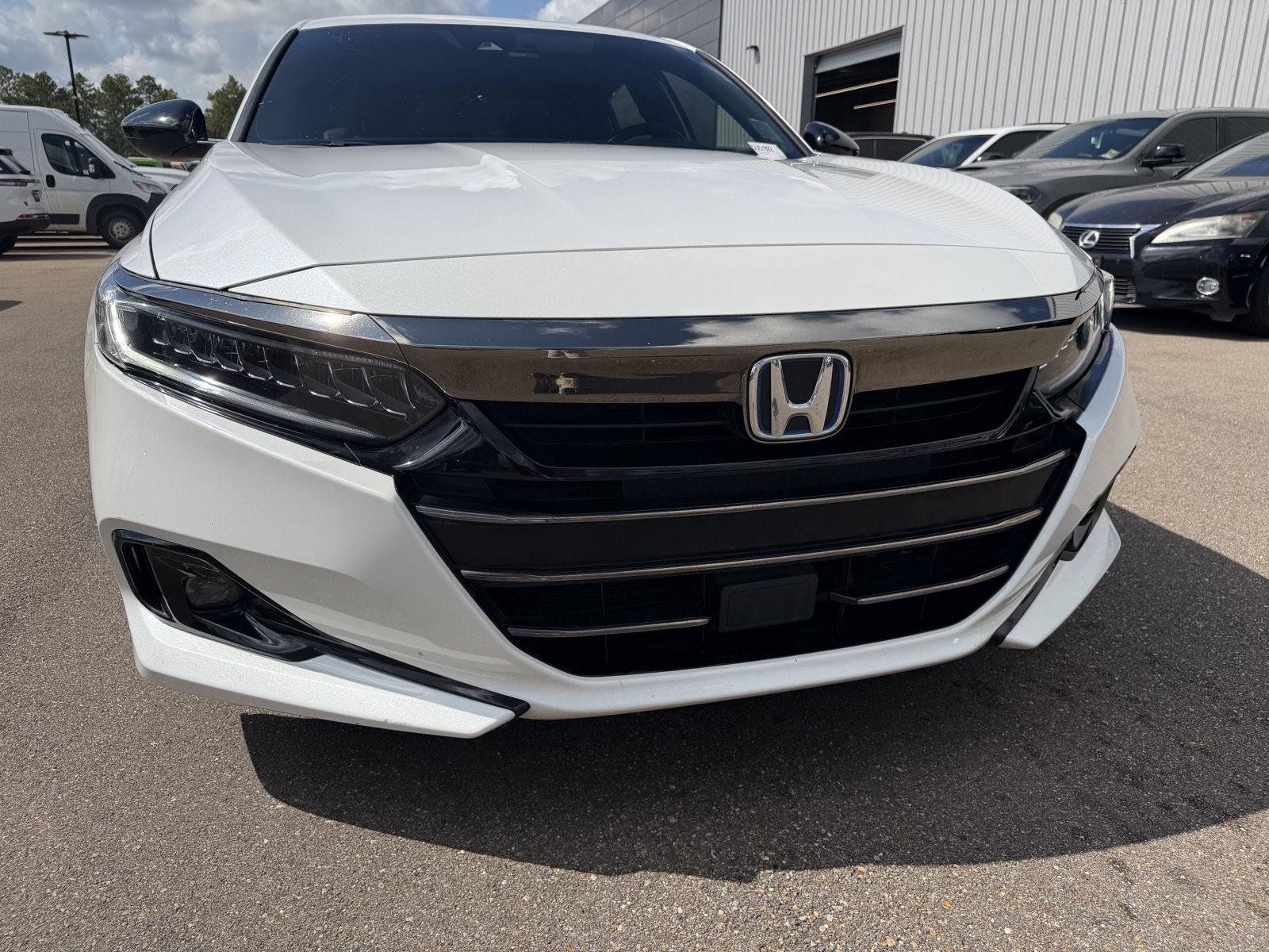 Used 2022 Platinum White Pearl Honda Sport image 23