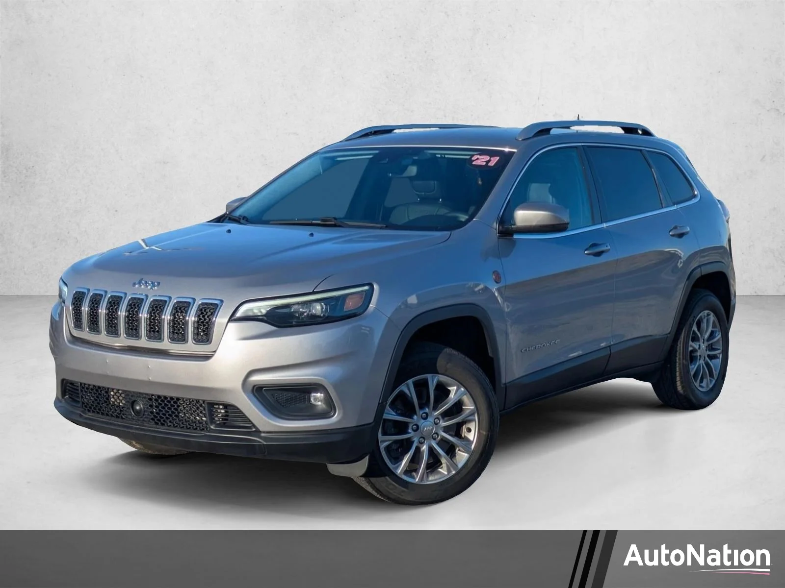Used 2021 Billet Silver Metallic Clearcoat Jeep Latitude Lux image 1