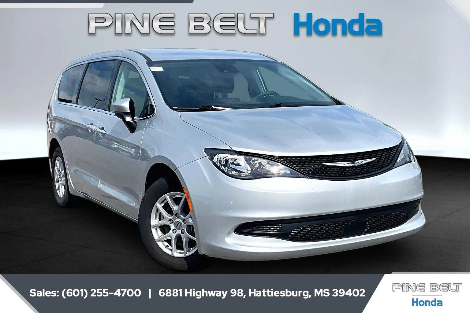 2023 Chrysler Voyager LX's photo
