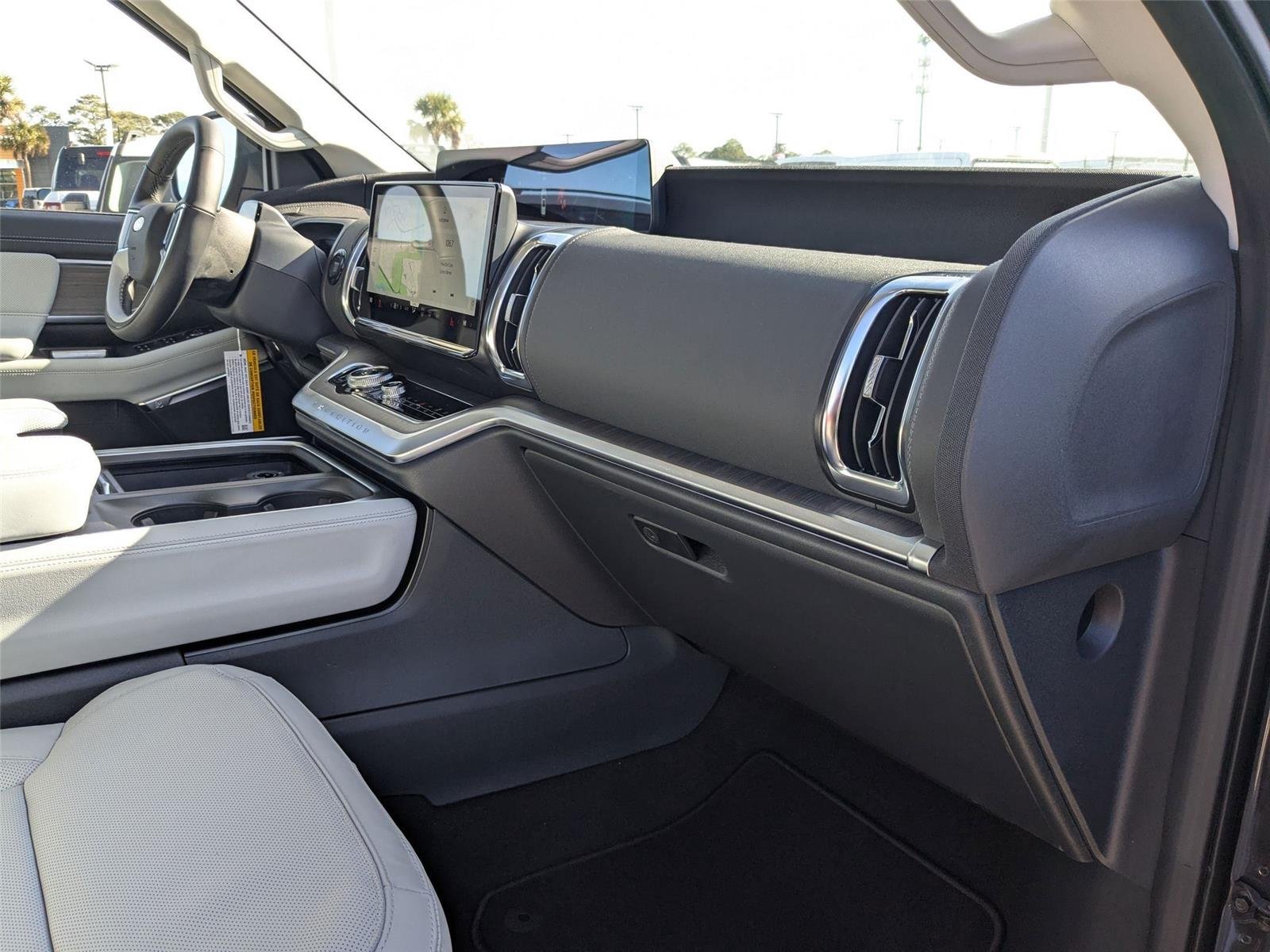 New 2025 Dark Matter Gray Metallic Ford Platinum® MAX image 38