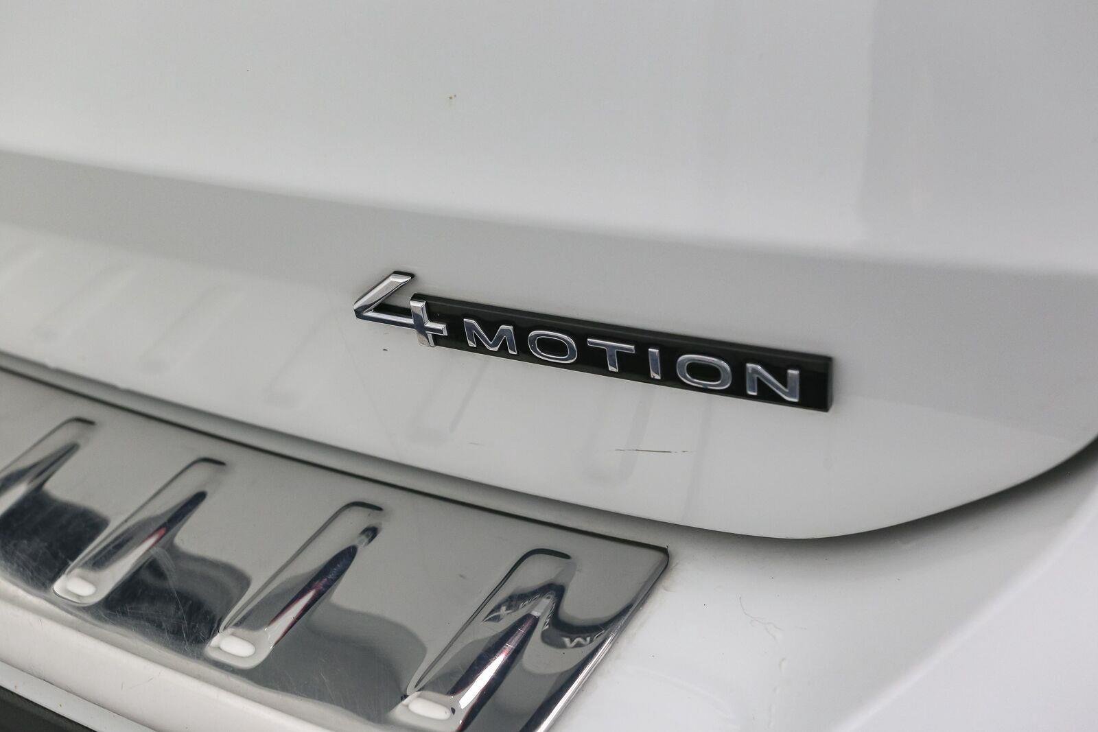 Used 2023 Pure White Volkswagen SE image 14