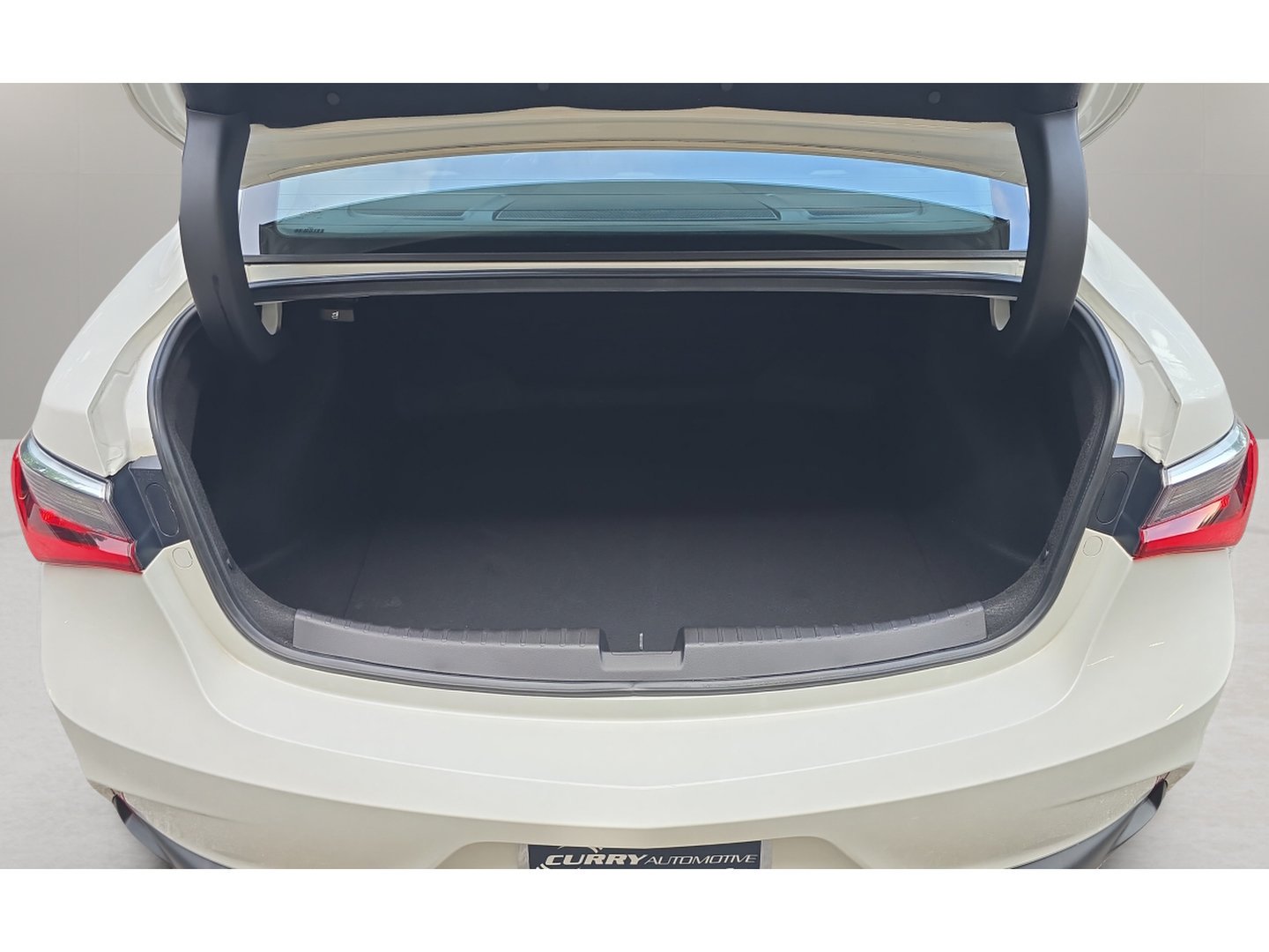 Used 2019 White Acura w/Premium Pkg image 23