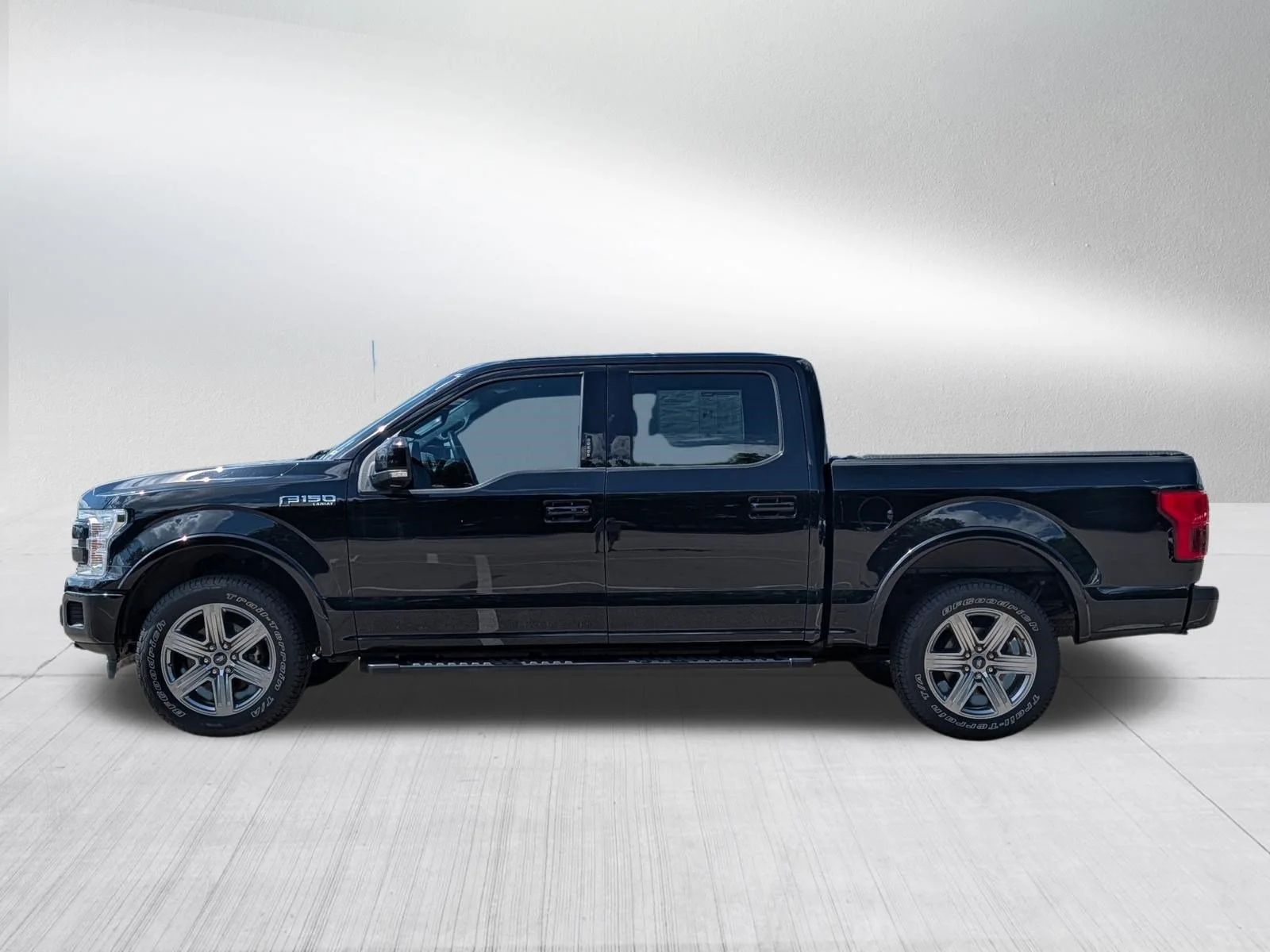 Used 2019 Agate Black Metallic Ford LARIAT image 4