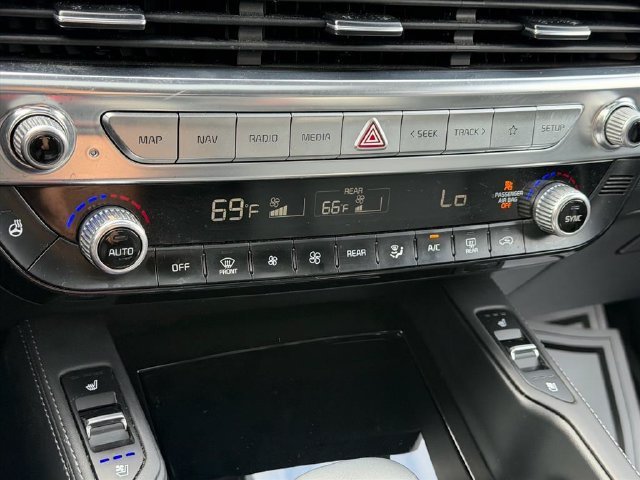 Used 2022 Black Kia EX image 26