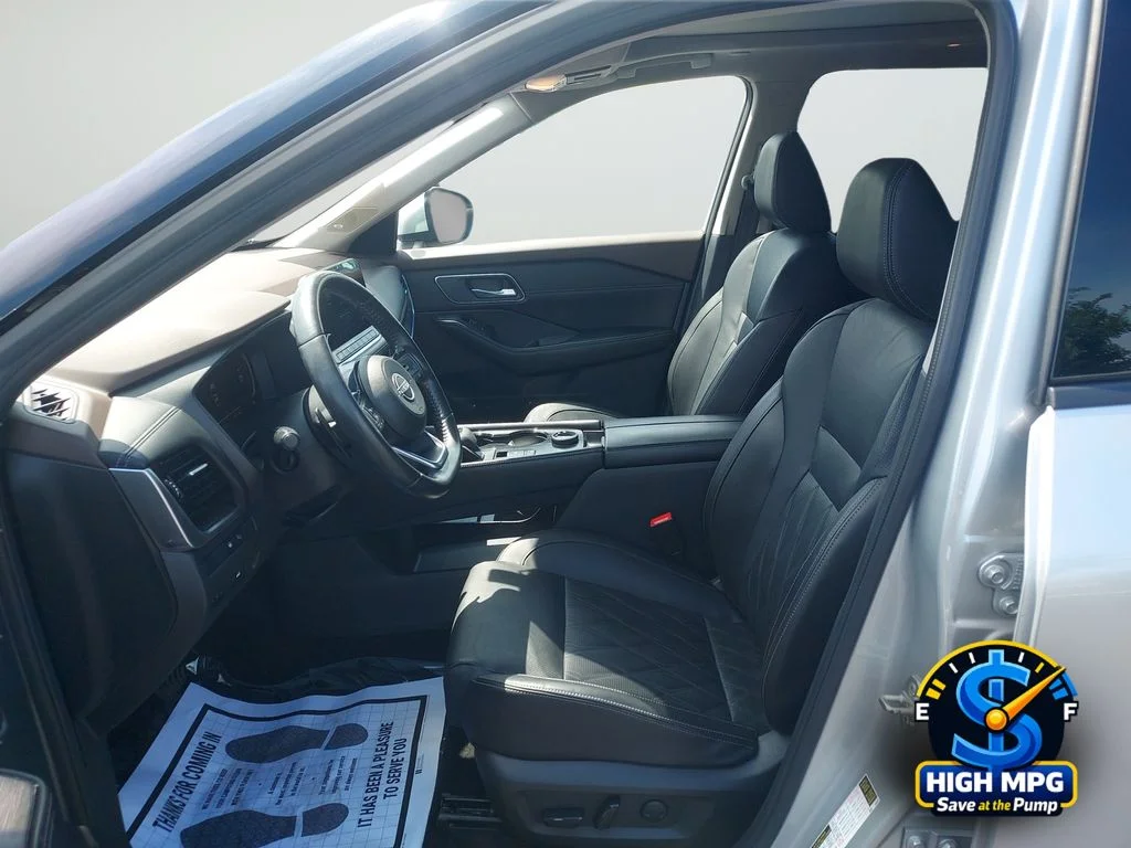 Used 2023 Silver Nissan Platinum image 28
