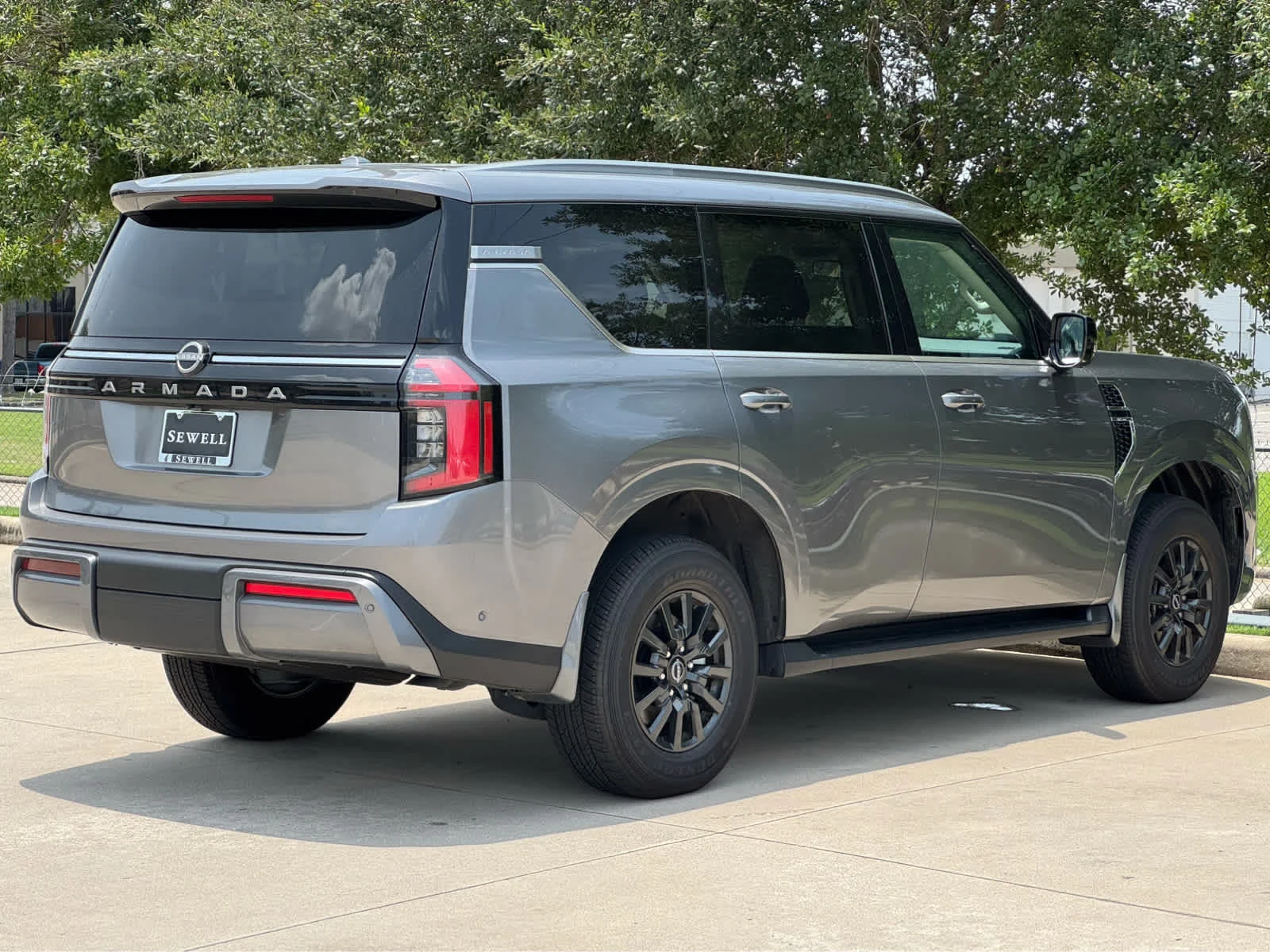 Used 2025 Gun Metallic Nissan SV image 5