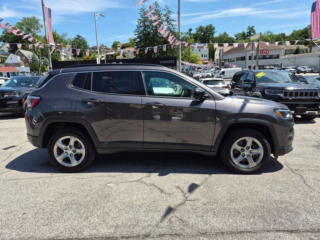 Used 2024 Gray Jeep Latitude image 5