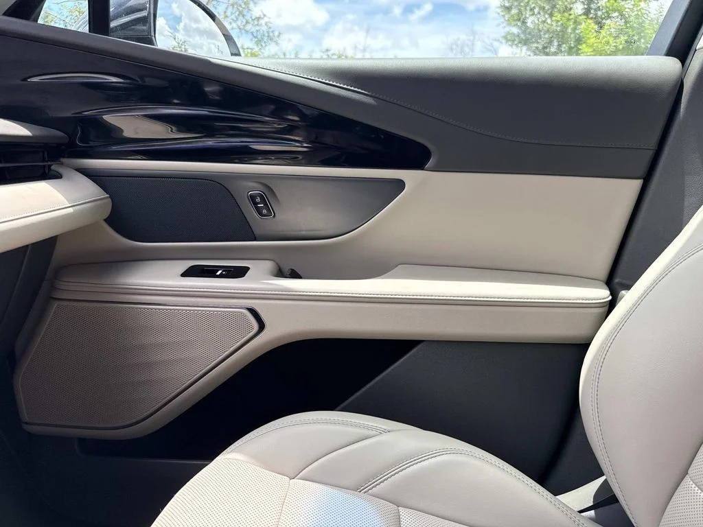 Used 2024 Gray Lincoln Premiere image 27