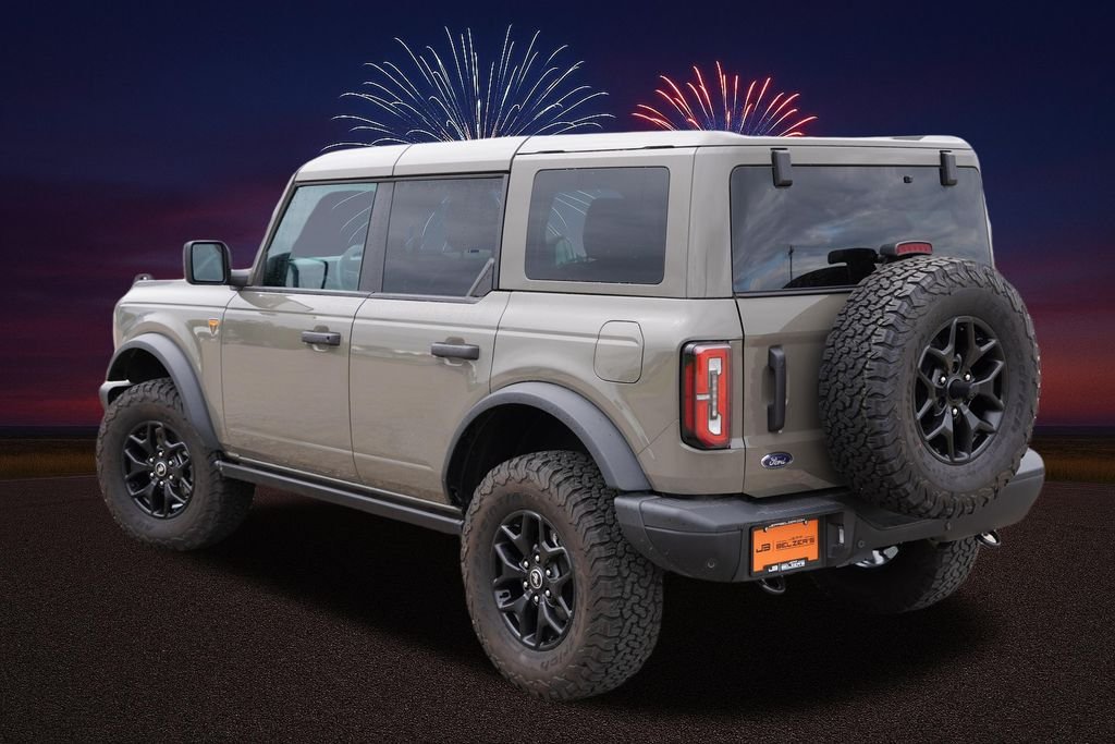 Used 2025 Gray Ford Badlands image 9