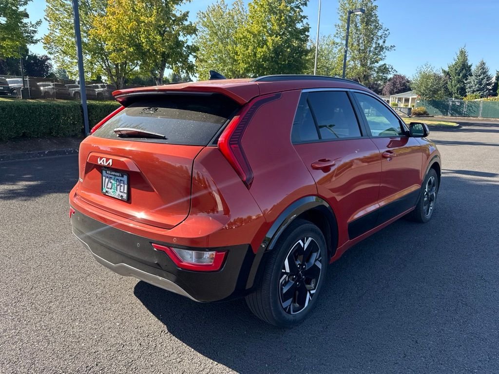 Used 2023 Fire Orange Kia Wind image 7