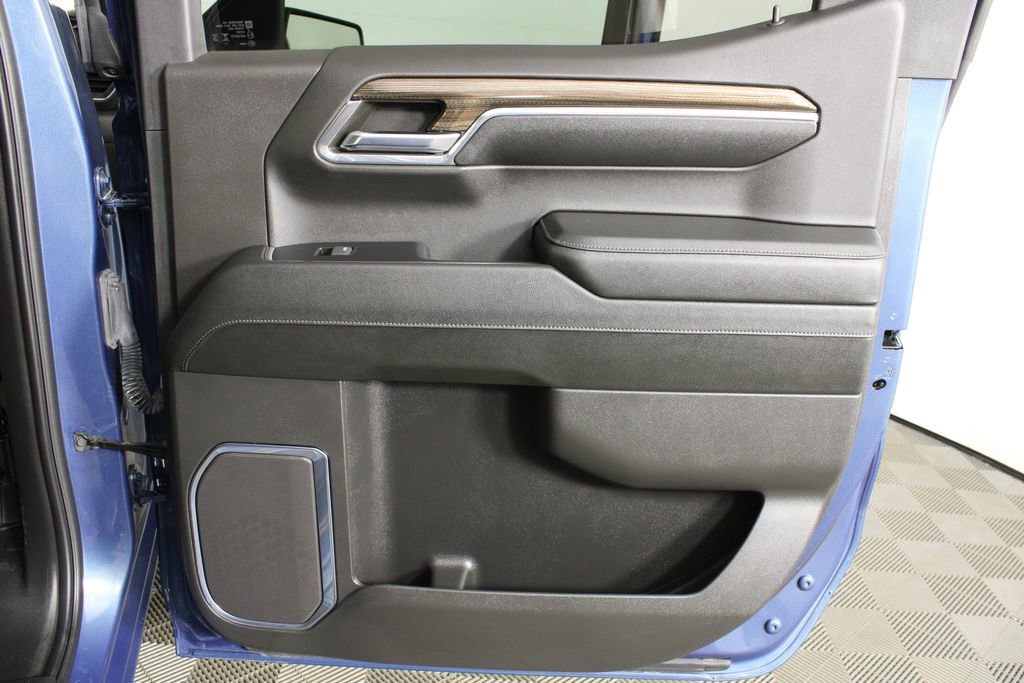 Used 2024 Lakeshore Blue Metallic Chevrolet RST image 9