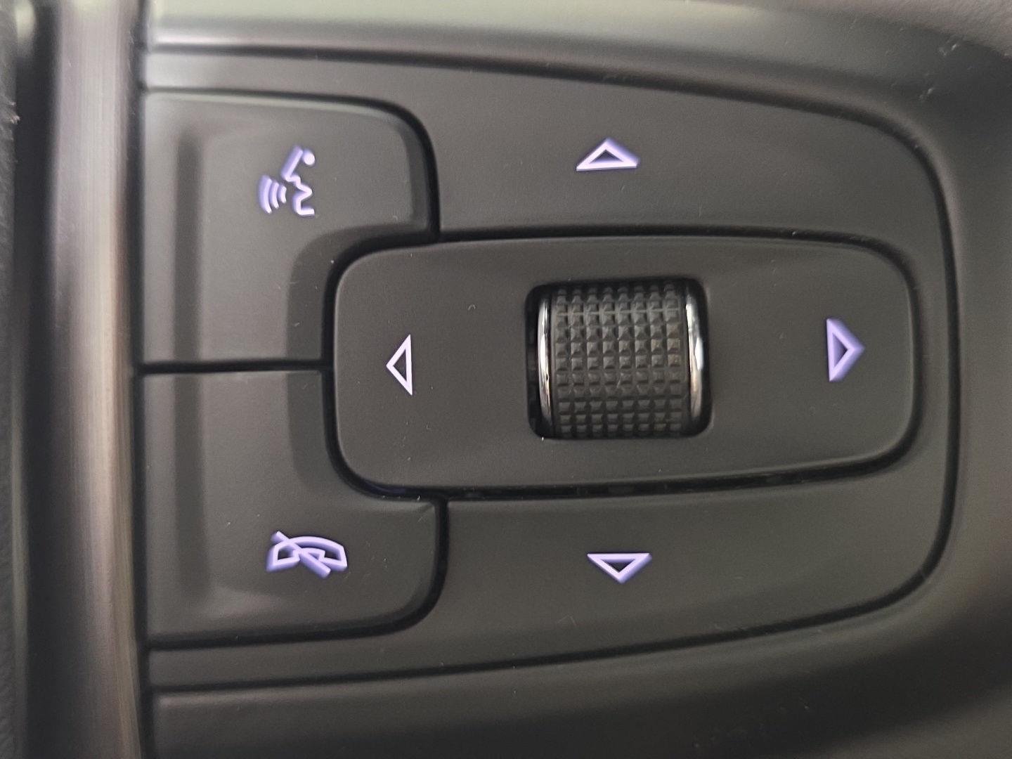 Used 2024 Summit White GMC AT4 image 19