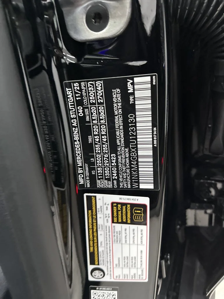 Used 2026 Black Mercedes-Benz GLC 300 image 33