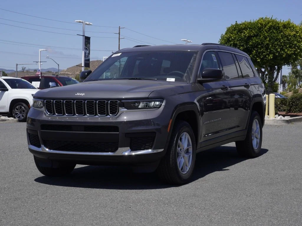 New 2026 Baltic Gray Metallic Clear-Coat Exterior Paint Jeep Laredo image 8