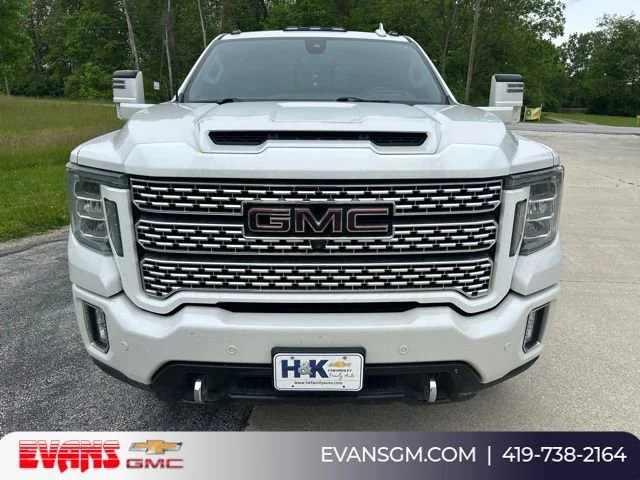 2020 GMC Sierra Denali 4WD Crew Cab Standard Box's photo