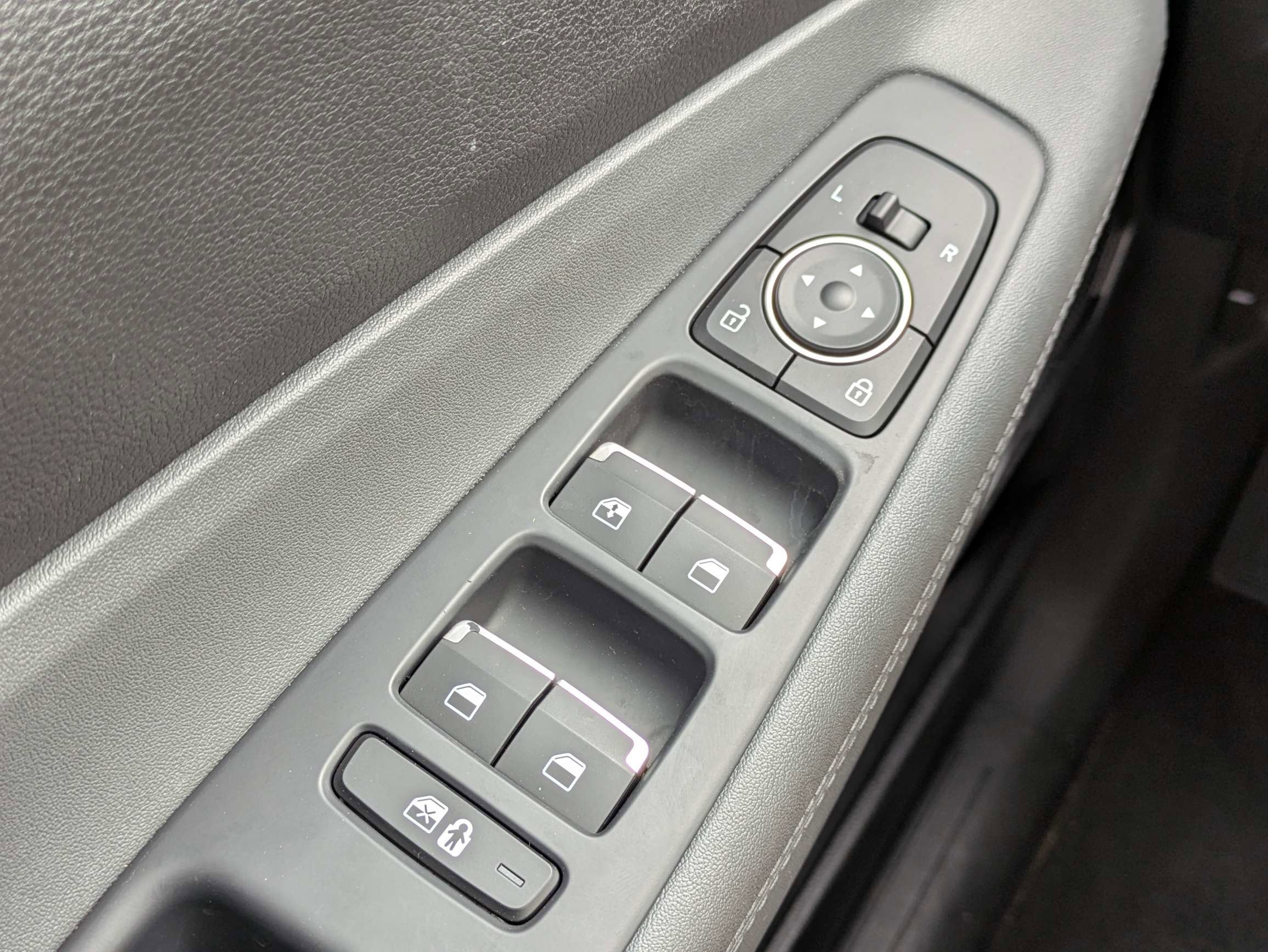 Used 2023 Portofino Gray Hyundai SE image 21