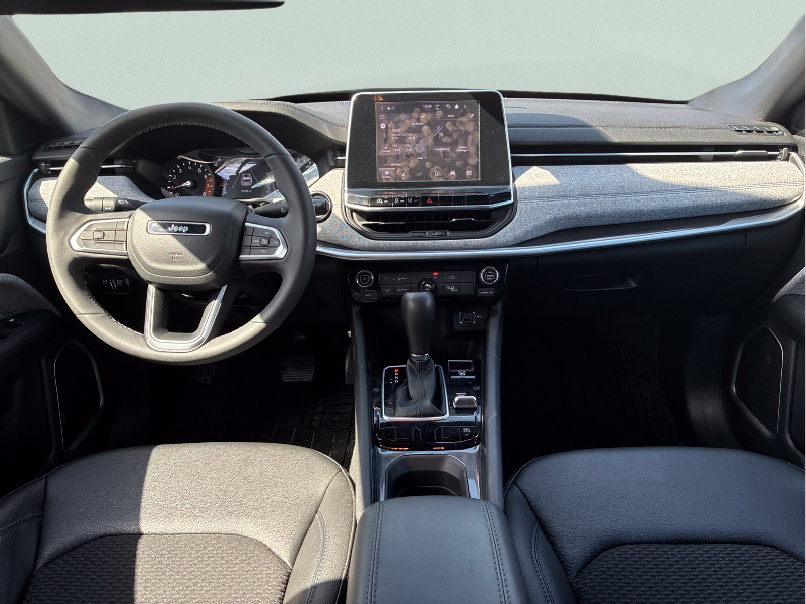 Used 2025 Silver Jeep Latitude image 13
