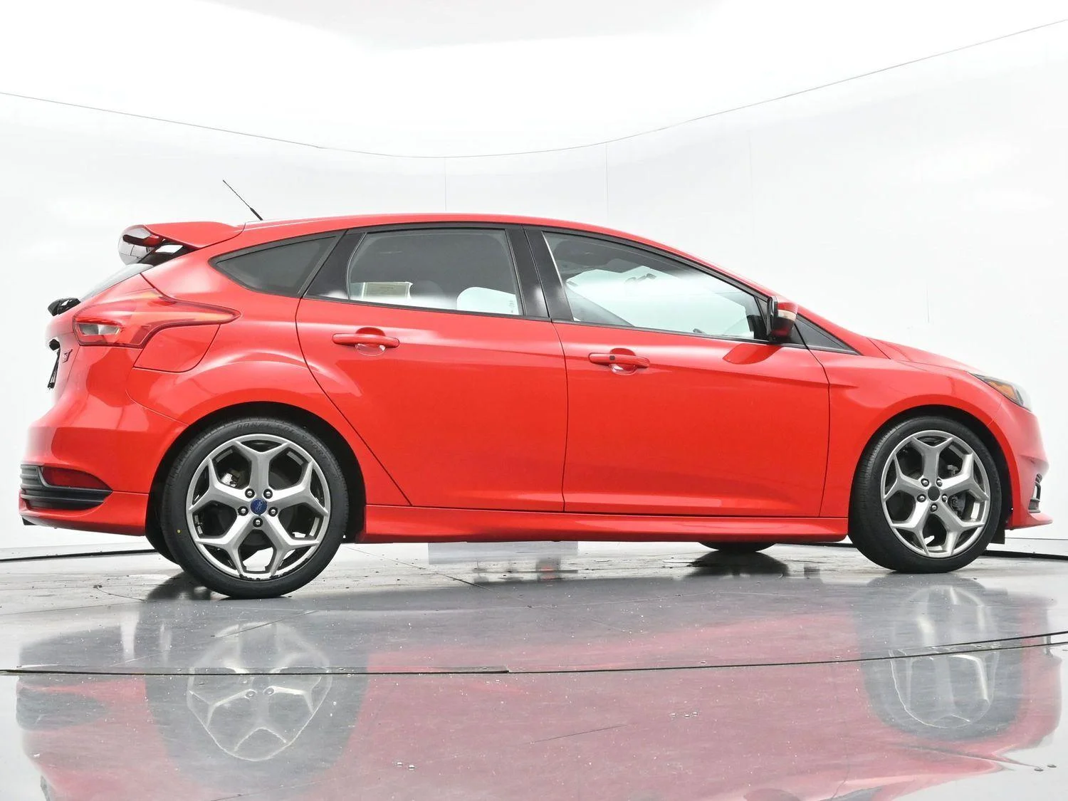 Used 2016 Race Red Ford ST image 47