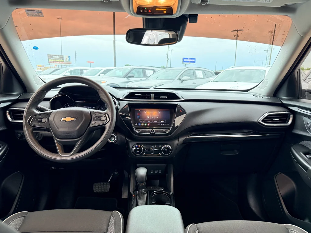 Used 2021 Summit White Chevrolet LT image 14