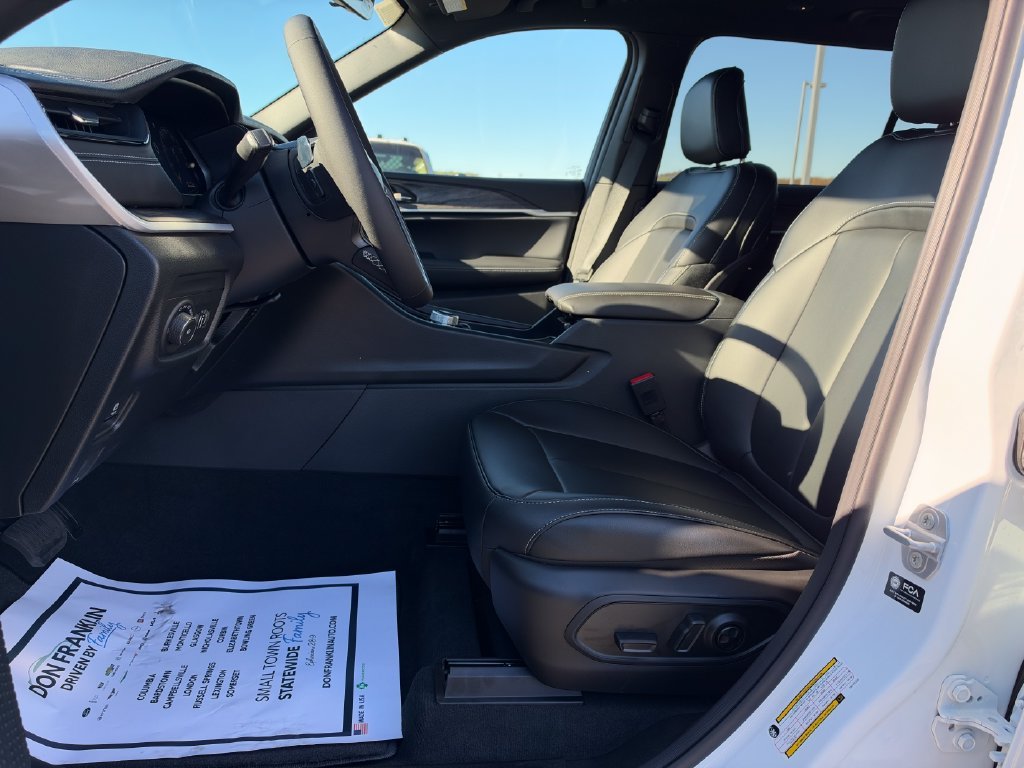 New 2027 White/off-white Jeep Limited image 8