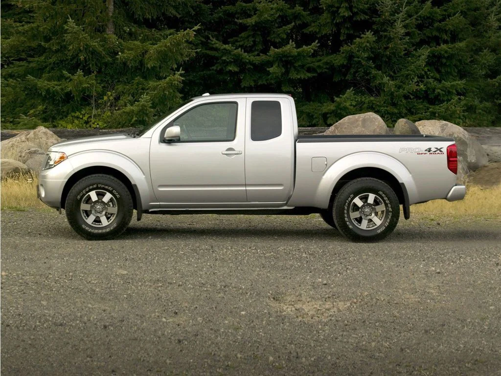 Used 2013 Blue Nissan SV image 1