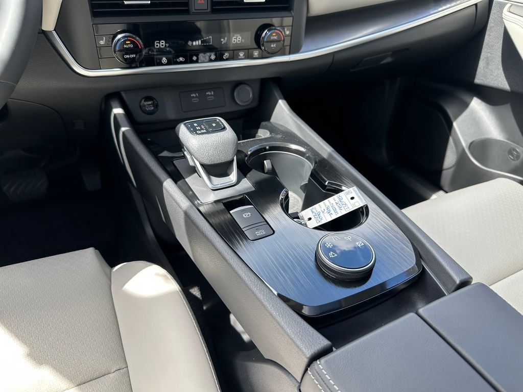 2026 Nissan Rogue SV - Photo 18