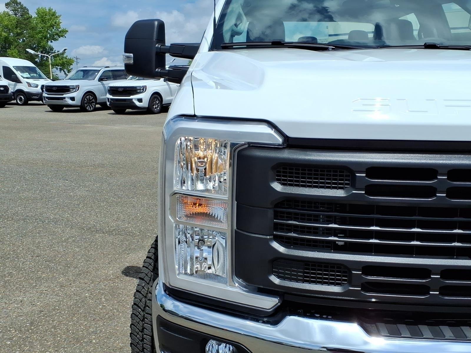 New 2026 Oxford White Ford F-350® XL image 15