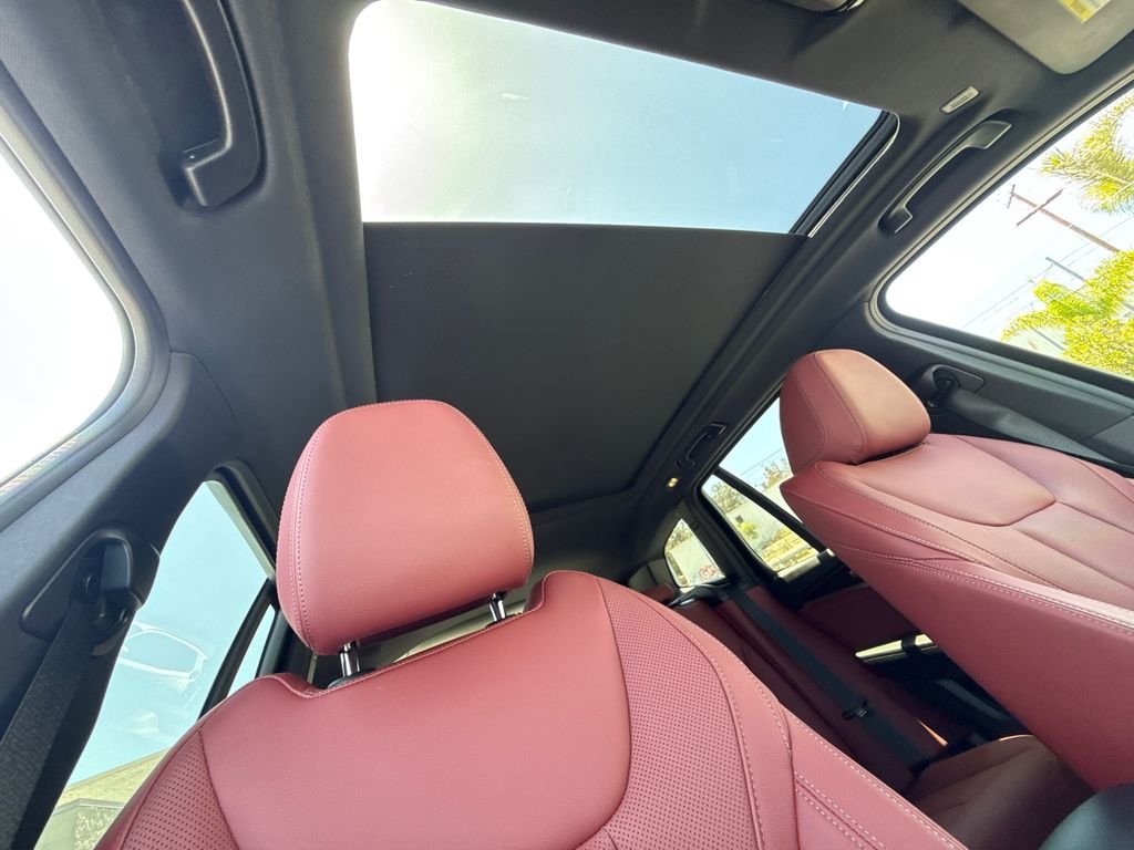Used 2024 White BMW sDrive30i image 15