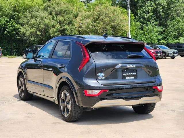 Used 2023 Gray Kia Wind image 5