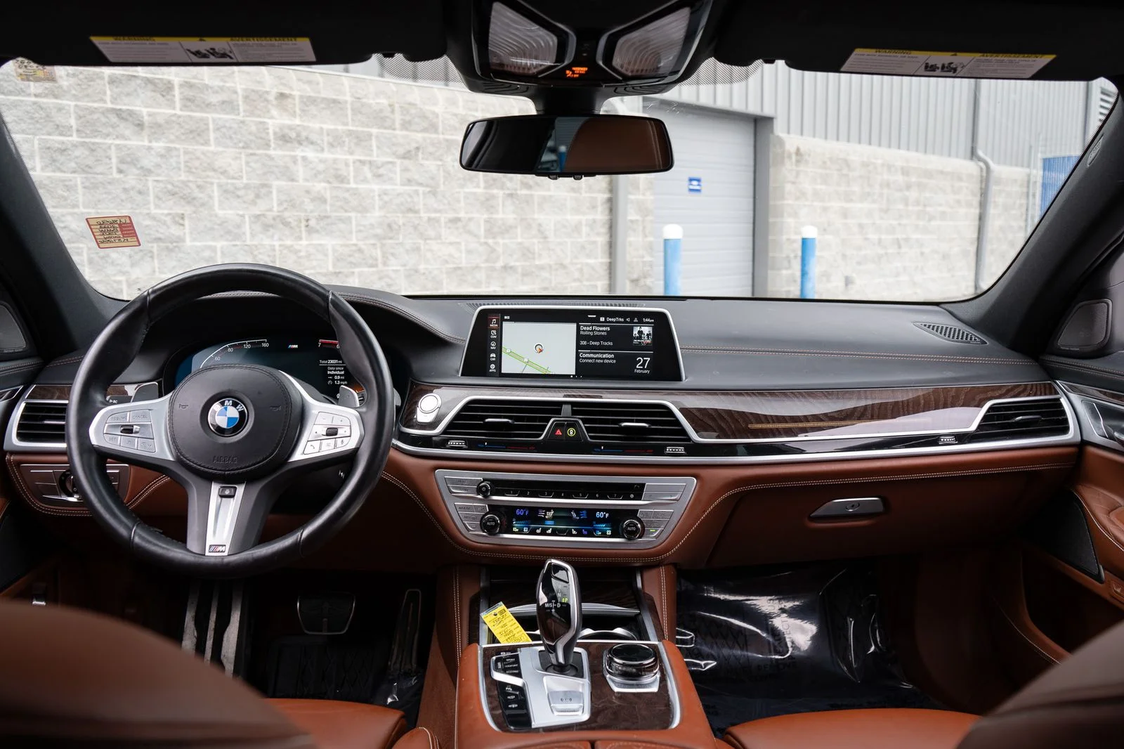 Used 2022 Gray BMW 750i xDrive image 32