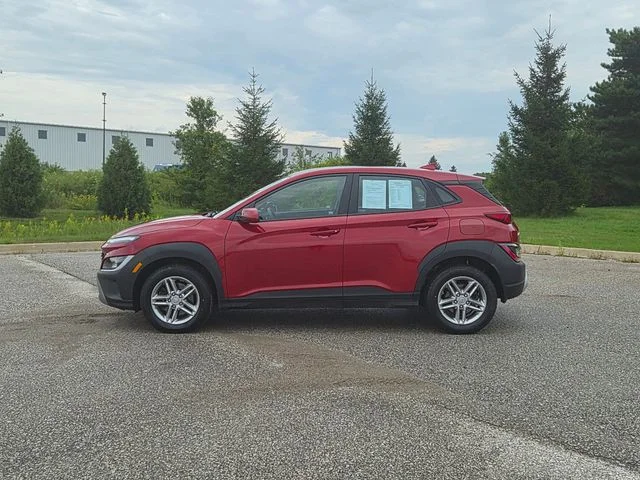 Used 2022 Red Hyundai SE image 8