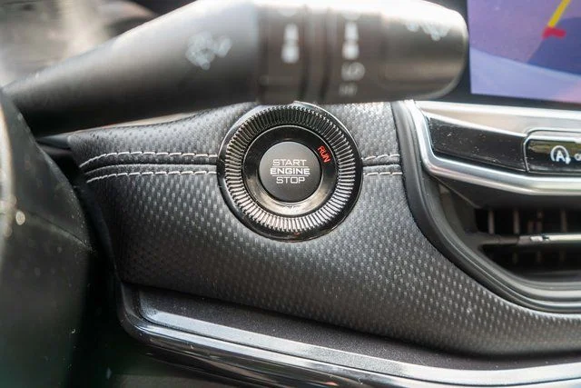 Used 2023 White Jeep Latitude image 27