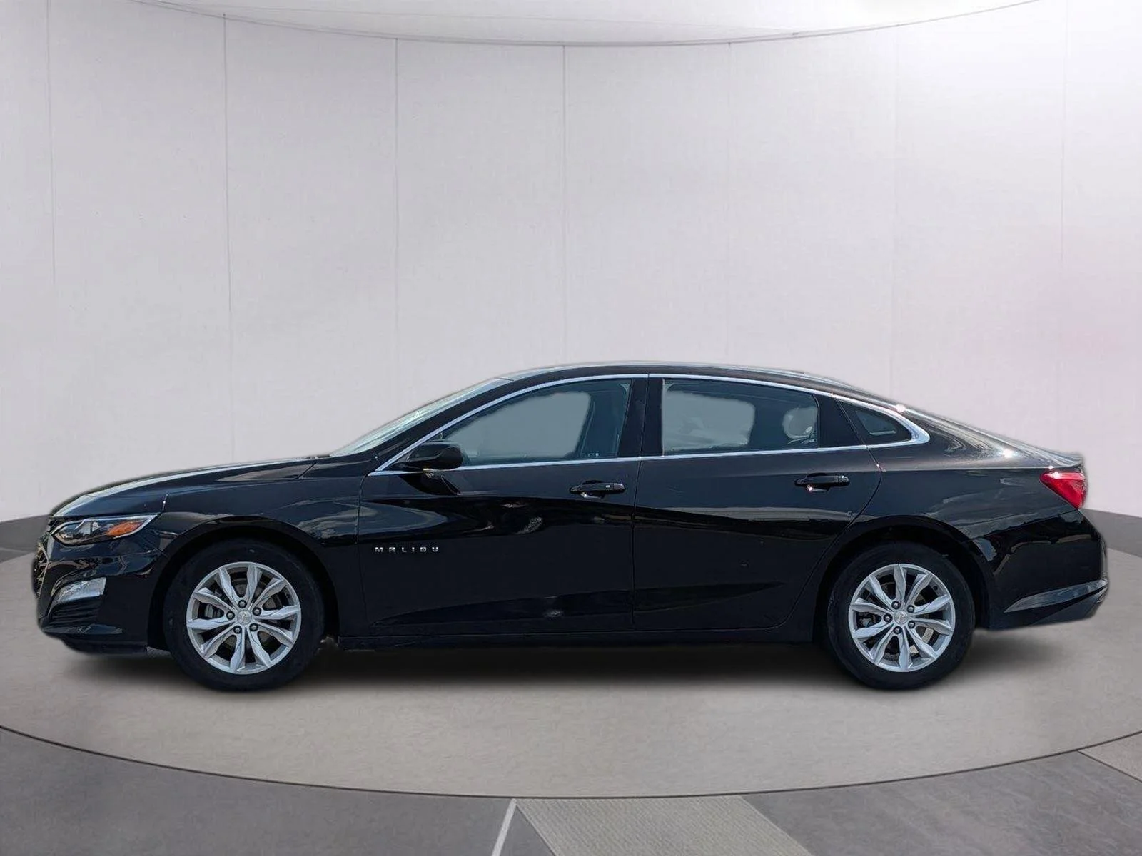 Used 2024 Mosaic Black Metallic Chevrolet LT image 4