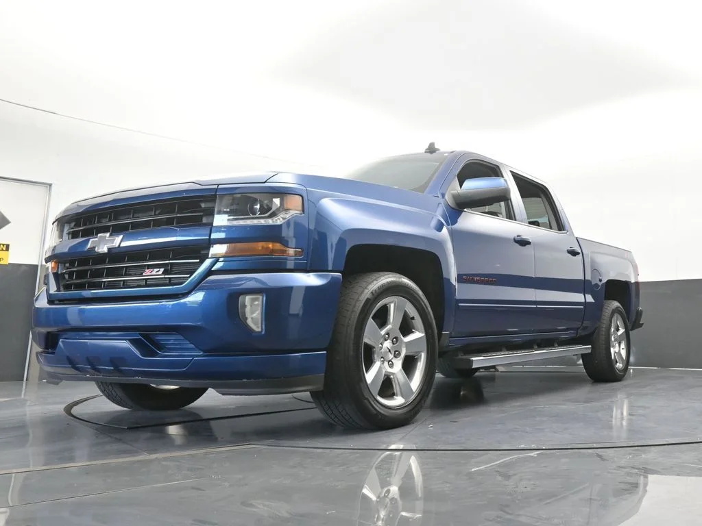 Used 2016 Deep Ocean Blue Metallic Chevrolet LT image 41