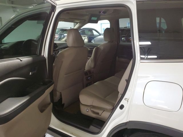 Used 2019 White Honda Touring image 23