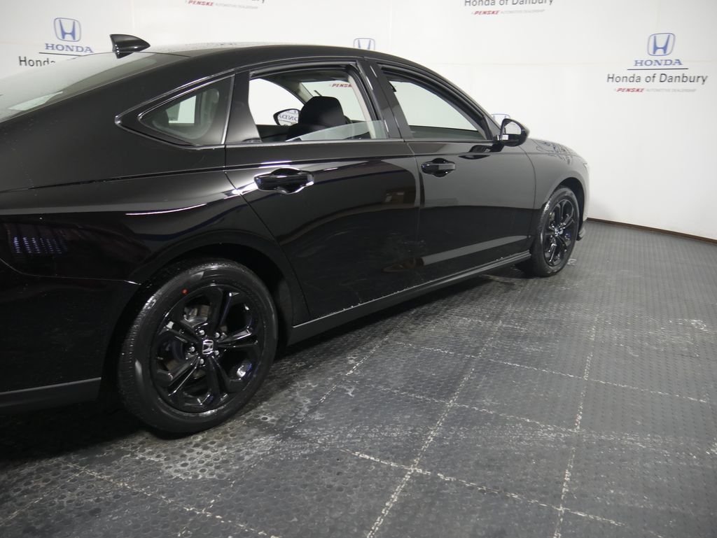 New 2026 Crystal Black Pearl Honda SE image 4