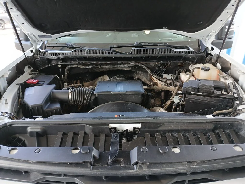 Used 2024 White Chevrolet Custom image 31